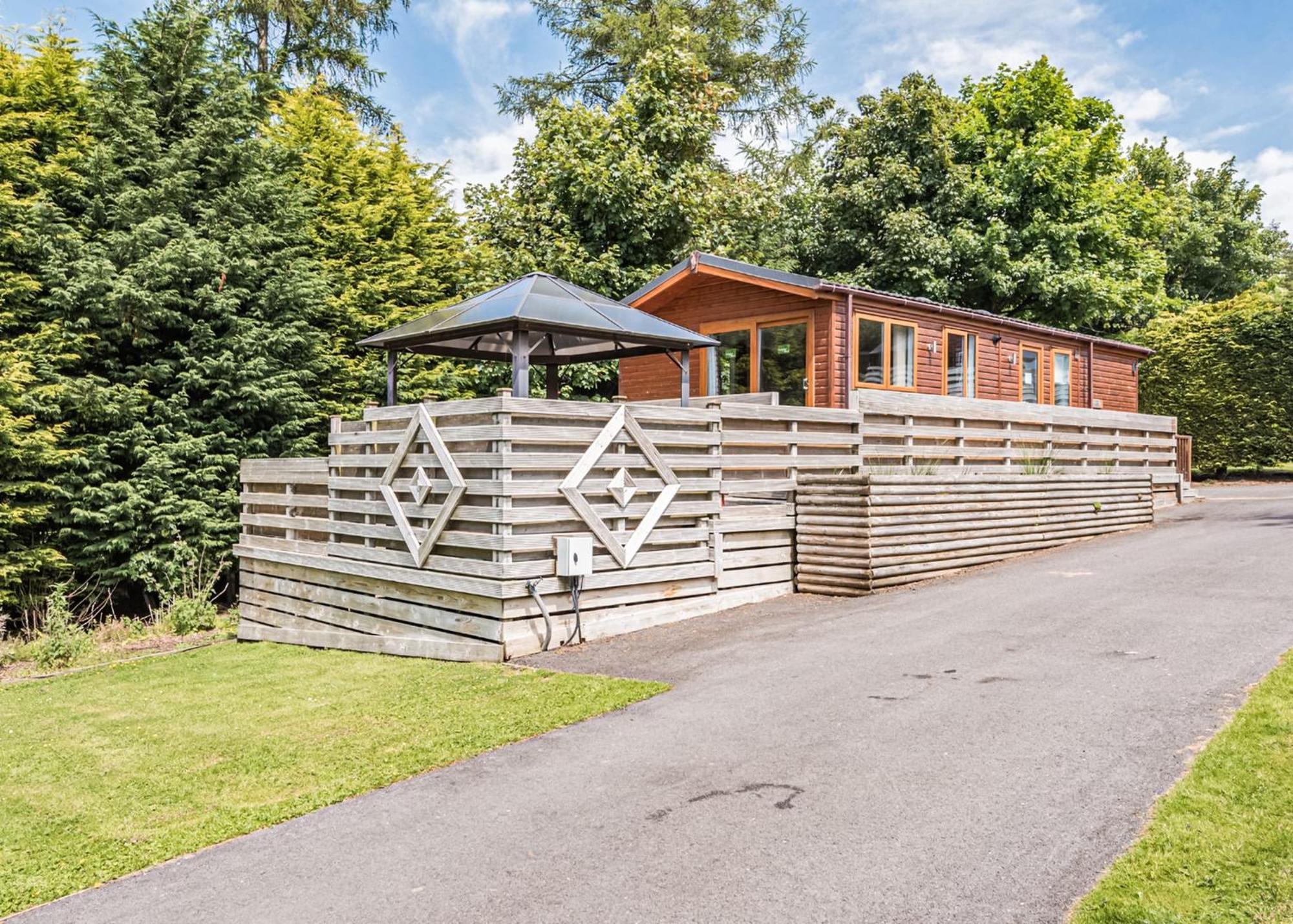 Longnor Wood Holiday Park Extérieur photo
