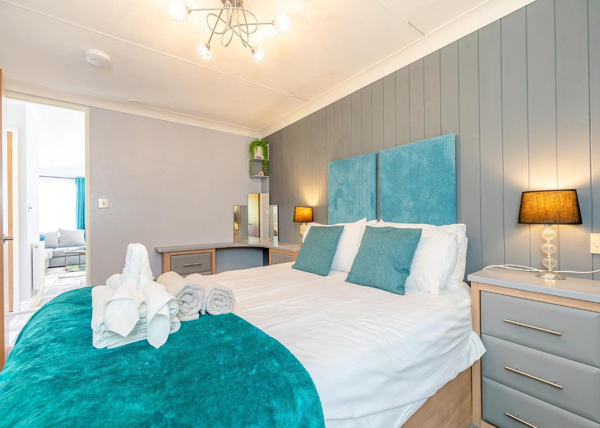 Longnor Wood Holiday Park Extérieur photo