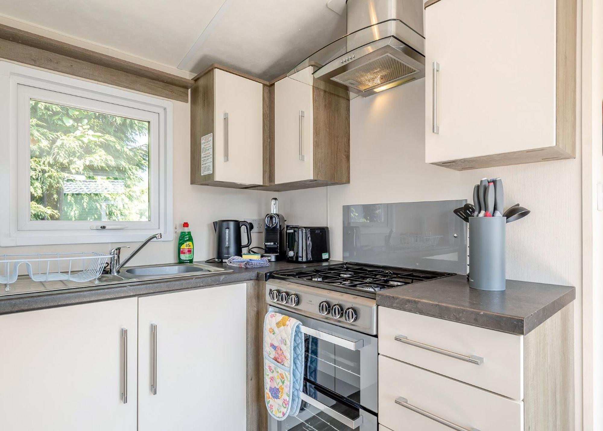 Longnor Wood Holiday Park Extérieur photo