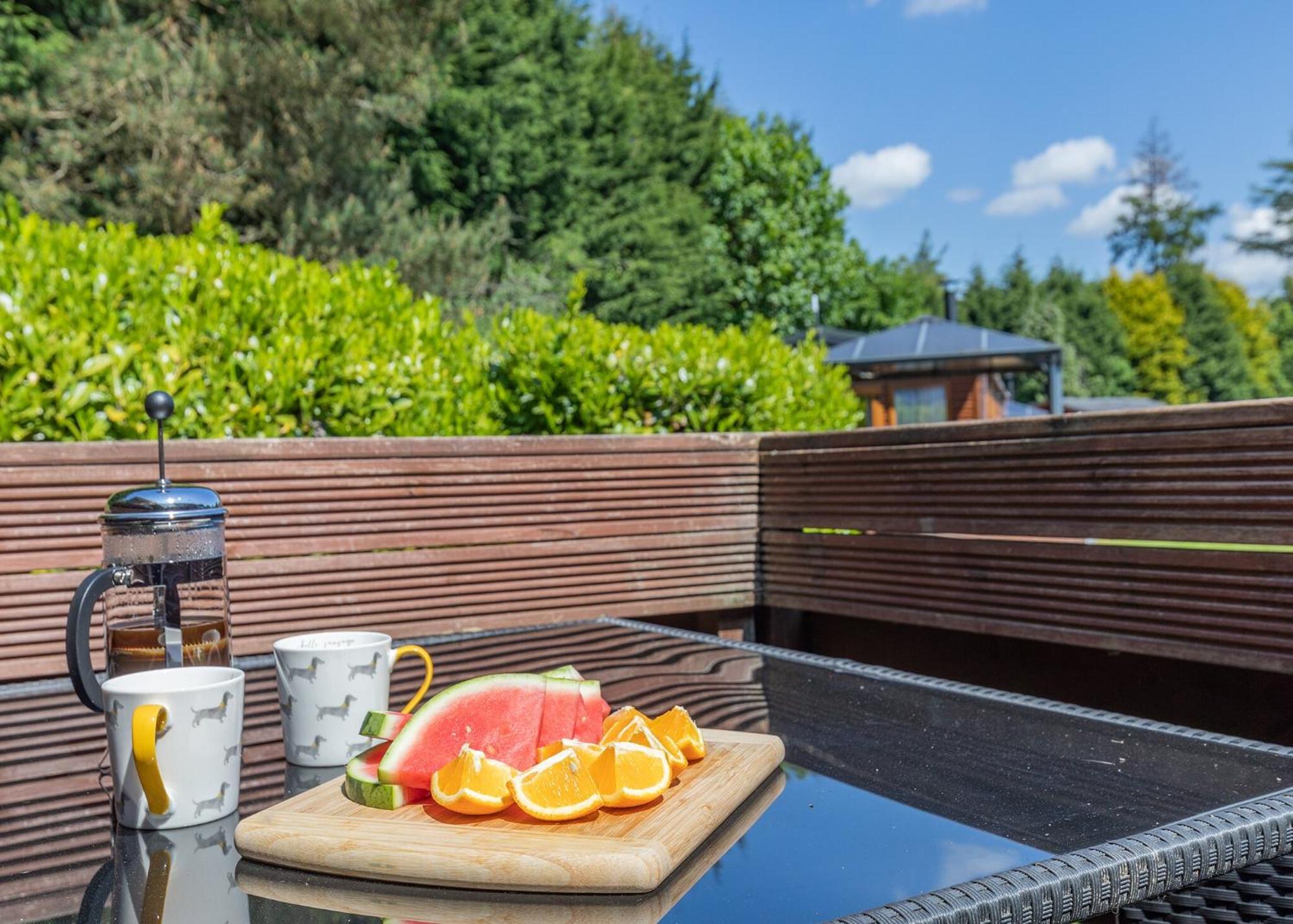 Longnor Wood Holiday Park Extérieur photo