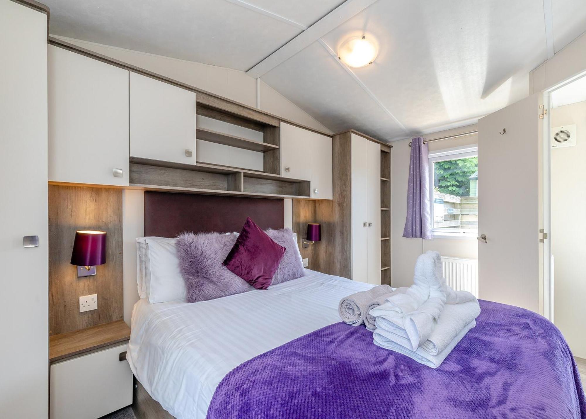 Longnor Wood Holiday Park Extérieur photo