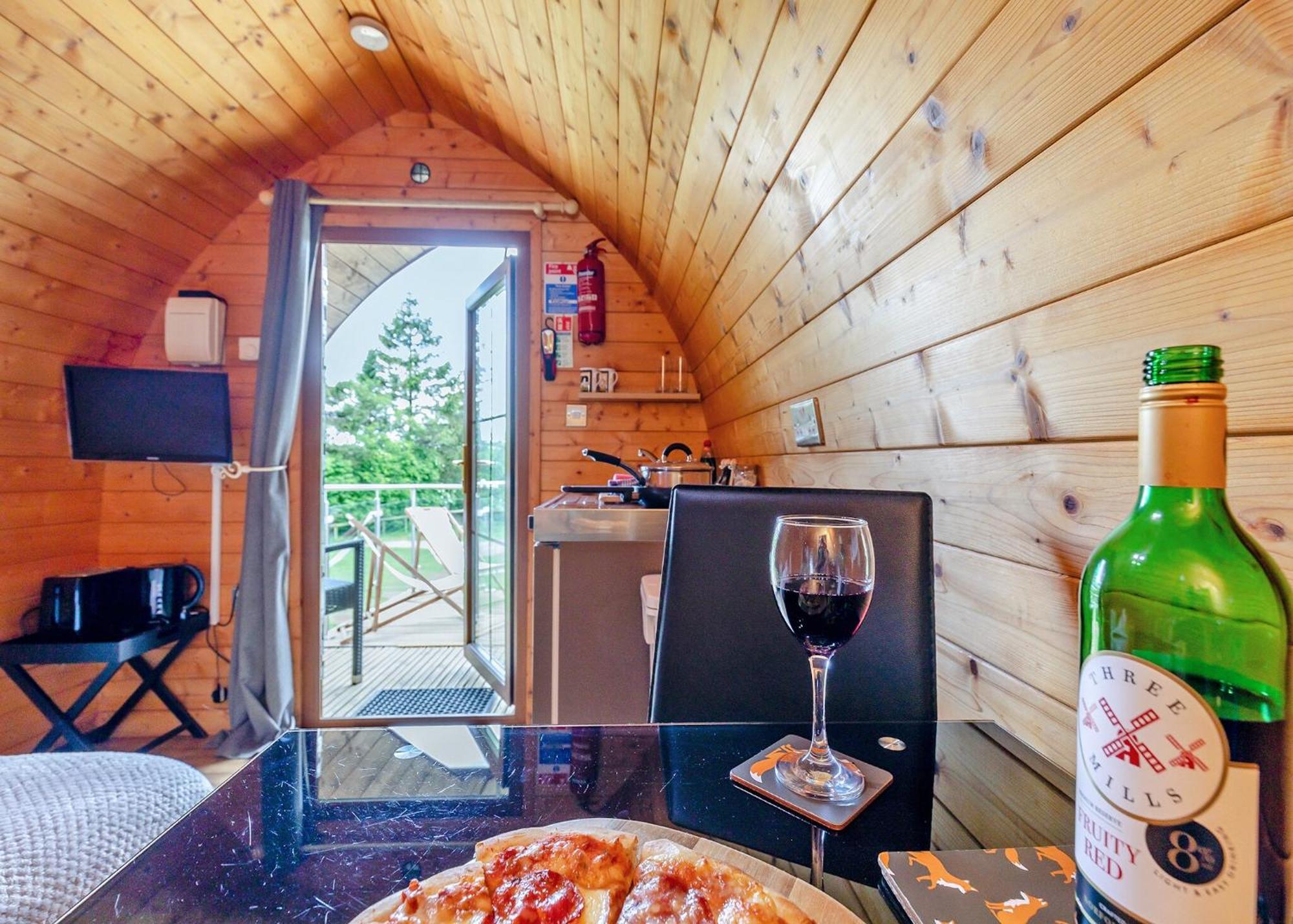 Longnor Wood Holiday Park Extérieur photo