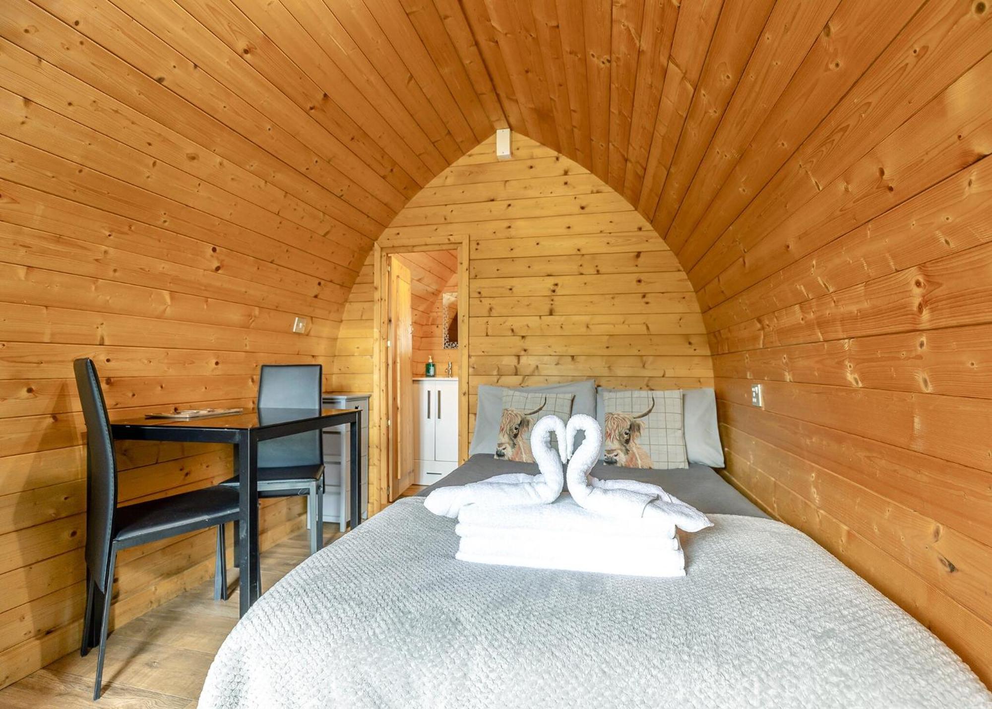 Longnor Wood Holiday Park Extérieur photo