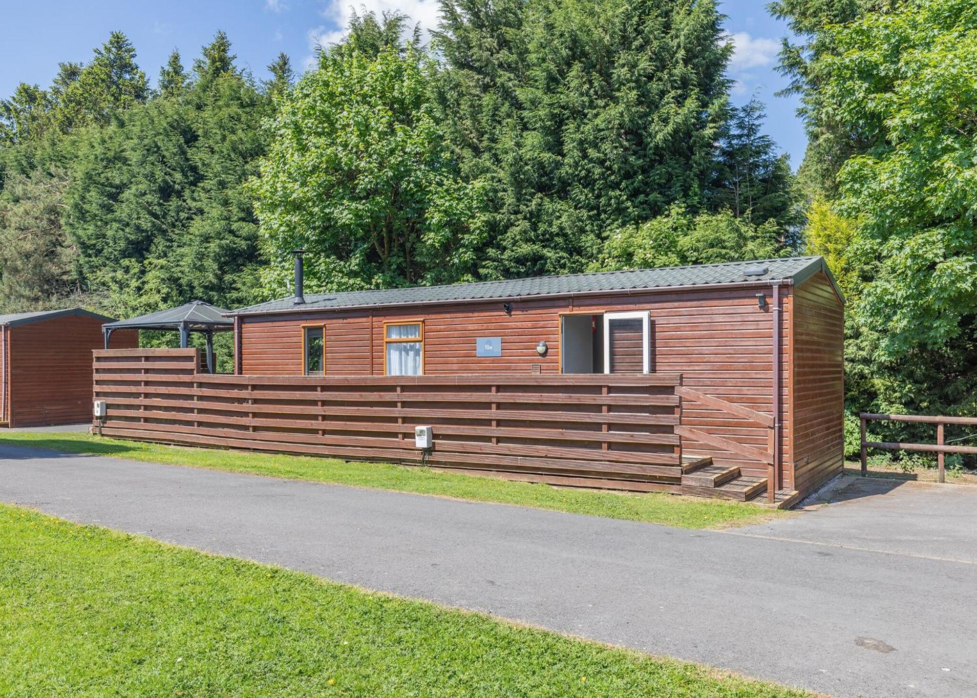 Longnor Wood Holiday Park Extérieur photo