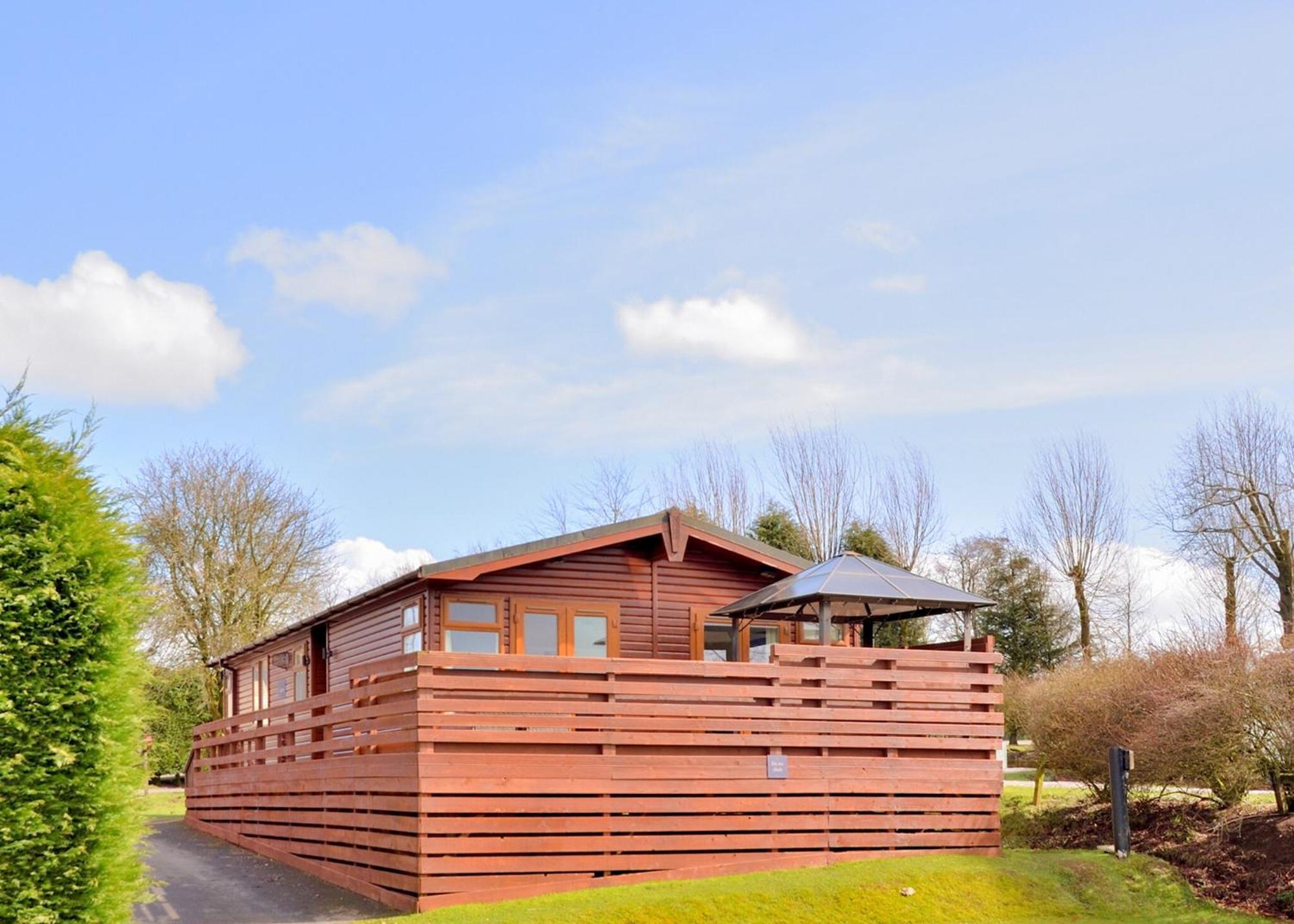 Longnor Wood Holiday Park Extérieur photo