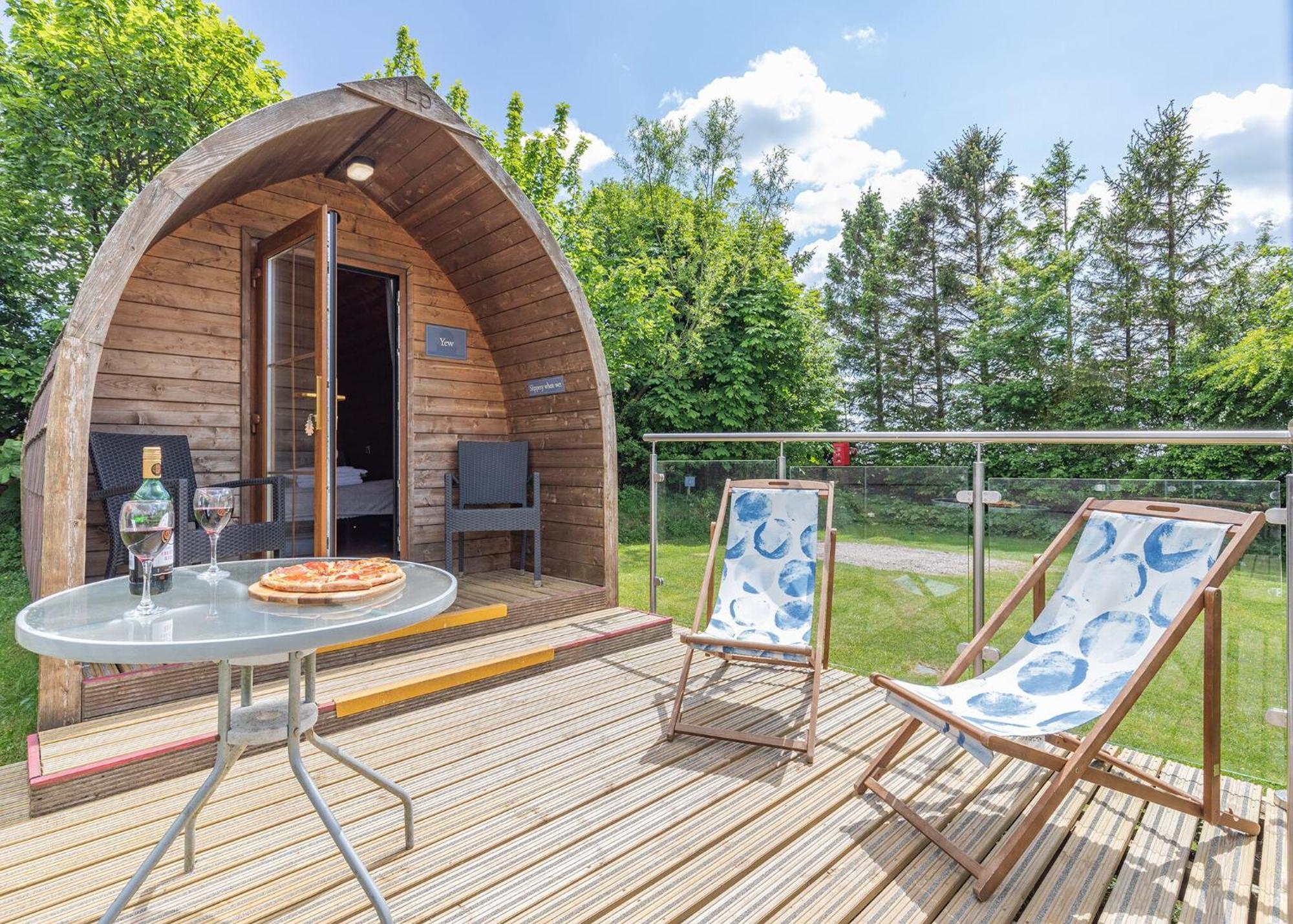 Longnor Wood Holiday Park Extérieur photo