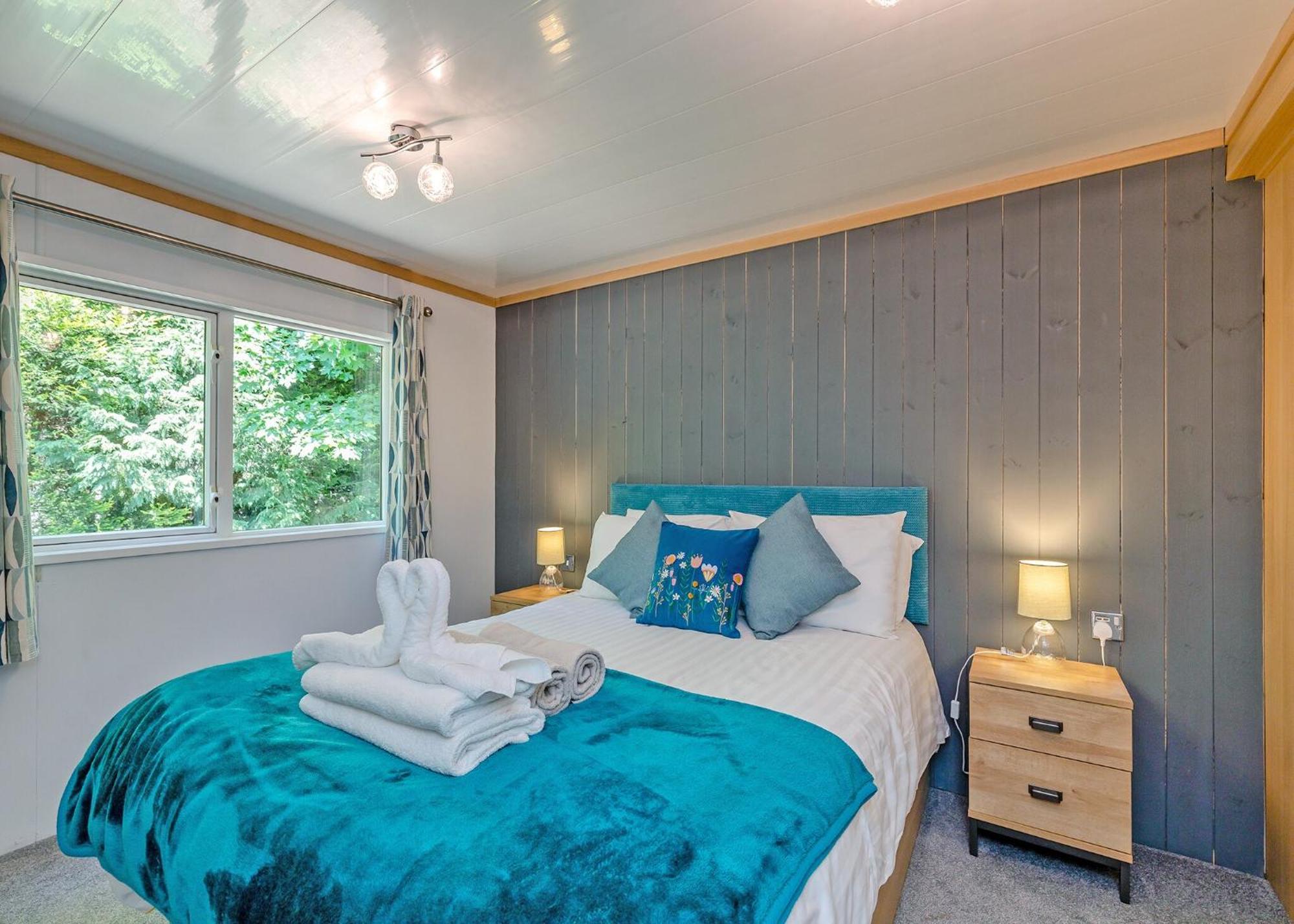 Longnor Wood Holiday Park Extérieur photo
