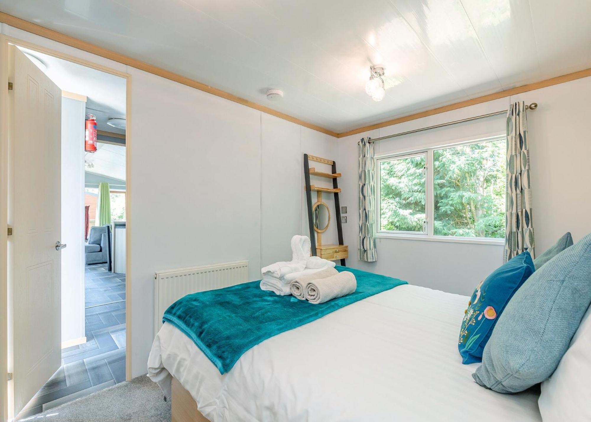 Longnor Wood Holiday Park Extérieur photo