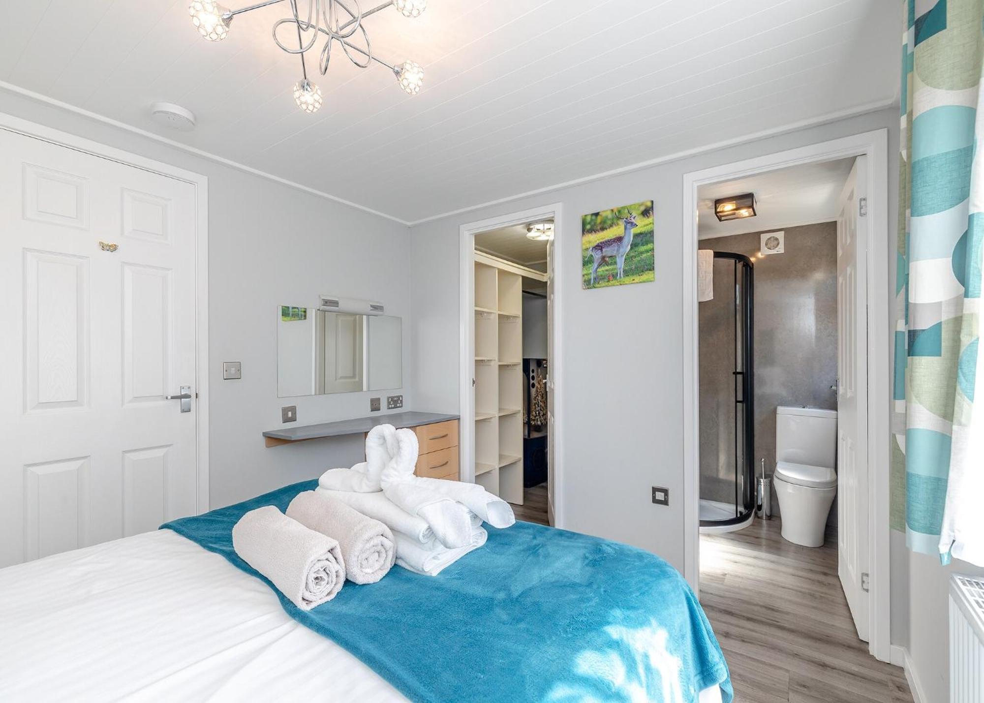 Longnor Wood Holiday Park Extérieur photo