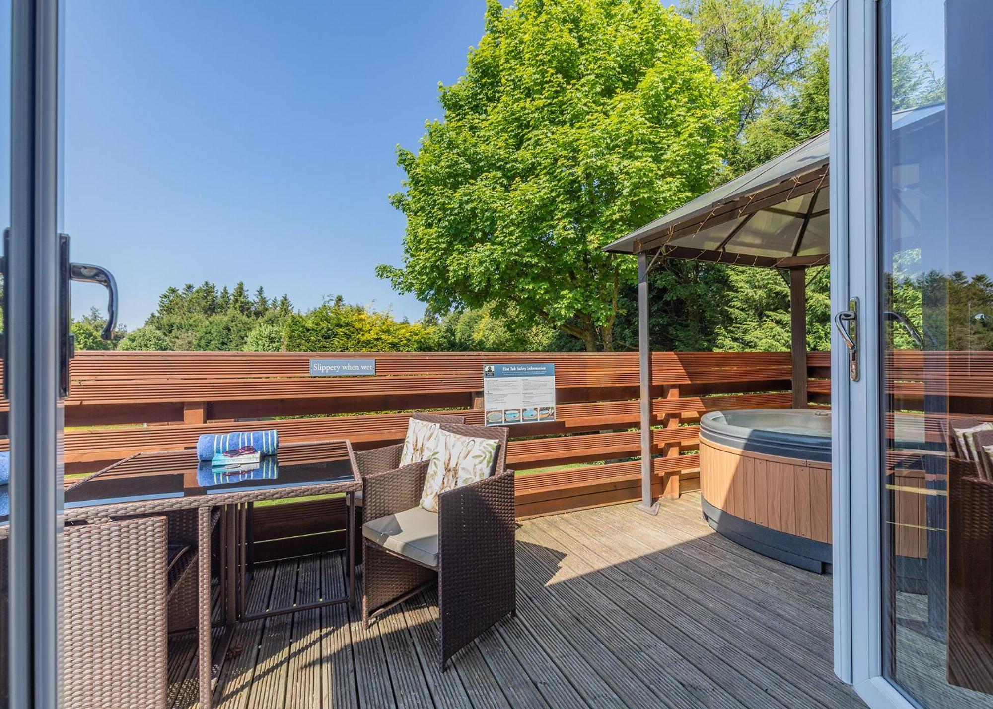 Longnor Wood Holiday Park Extérieur photo