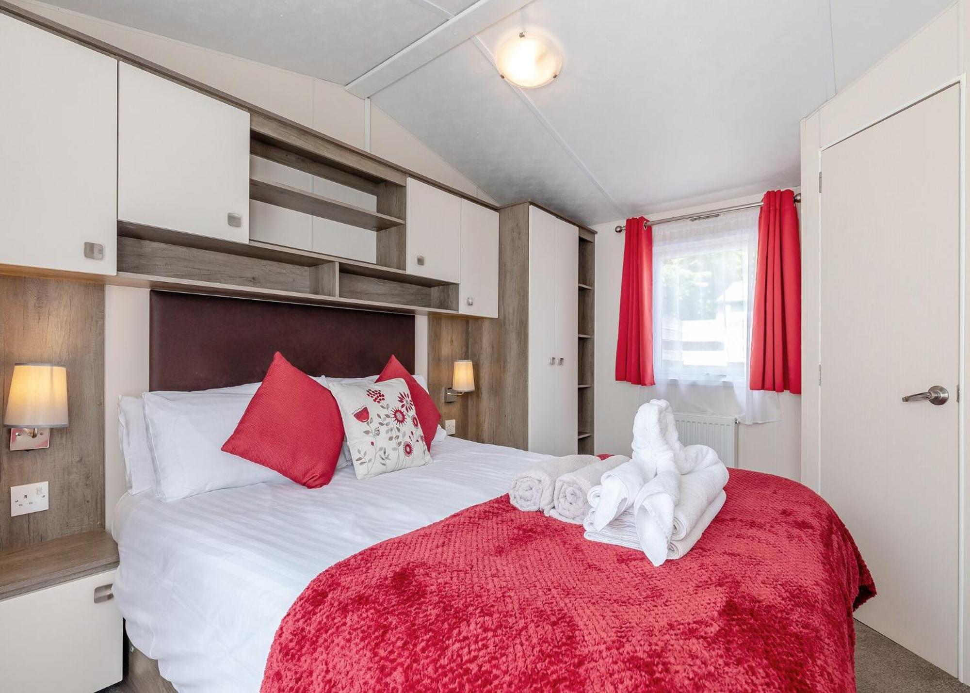 Longnor Wood Holiday Park Extérieur photo