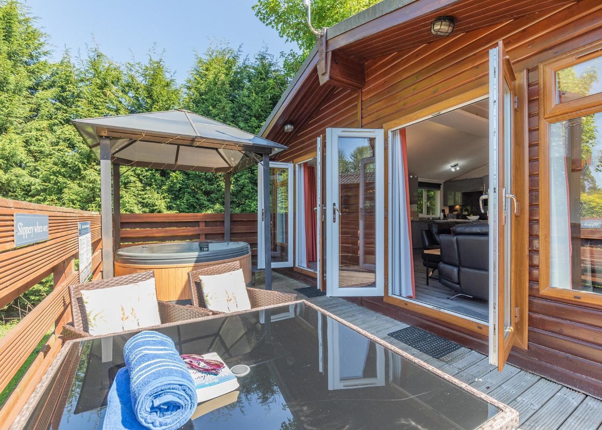 Longnor Wood Holiday Park Extérieur photo