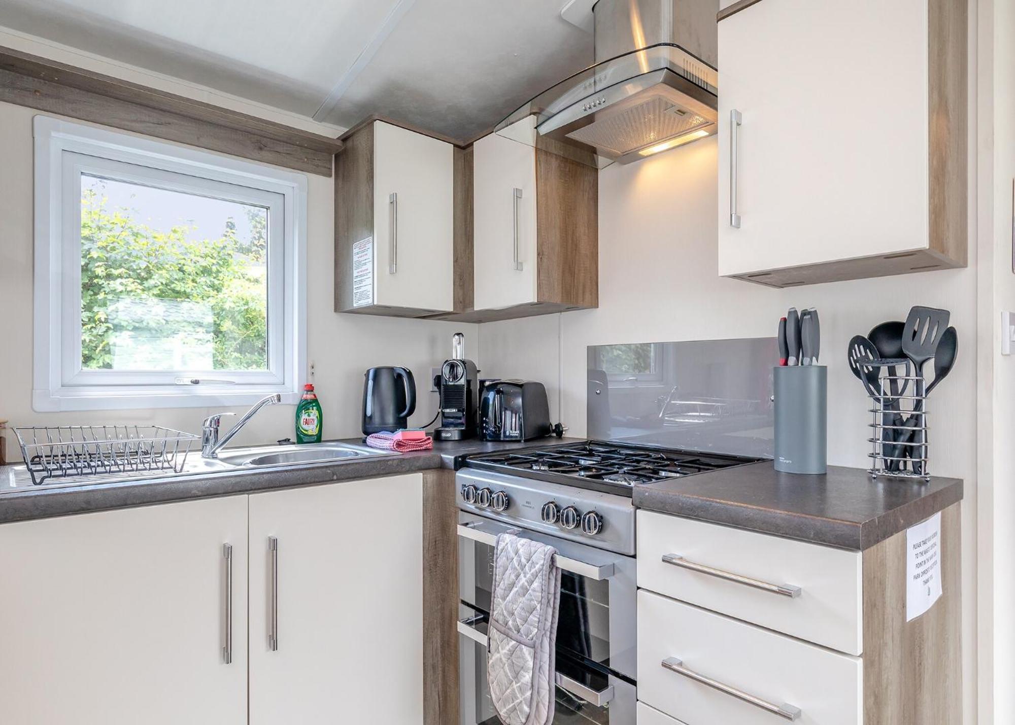 Longnor Wood Holiday Park Extérieur photo