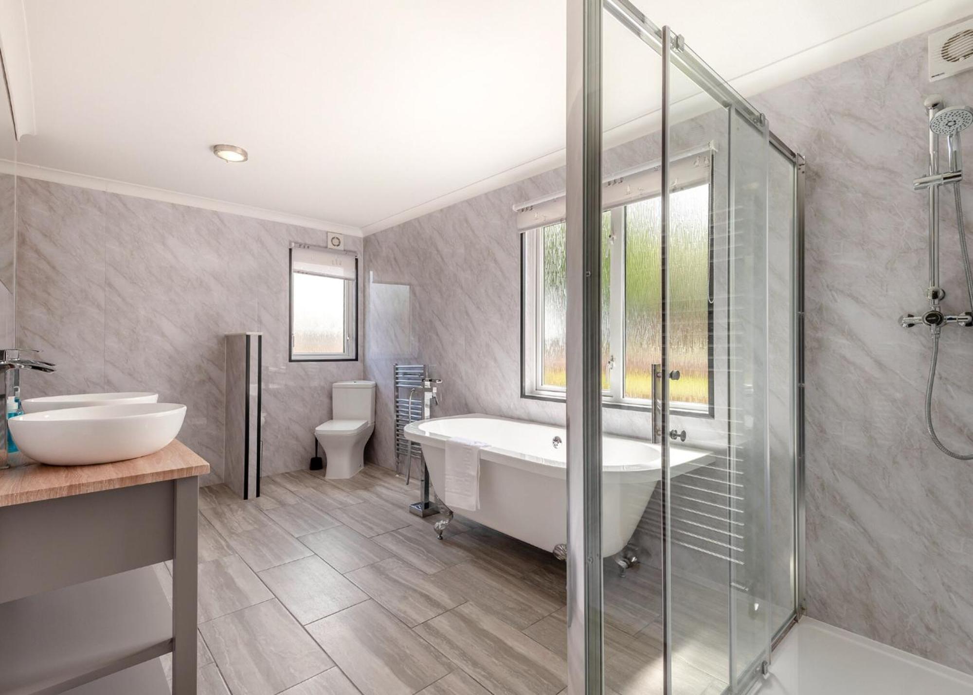 Longnor Wood Holiday Park Extérieur photo