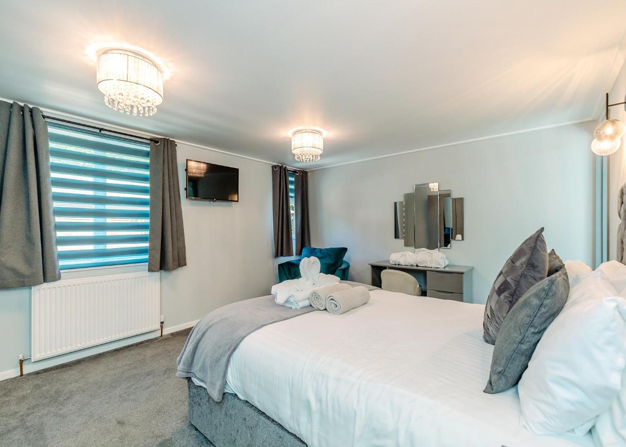 Longnor Wood Holiday Park Extérieur photo